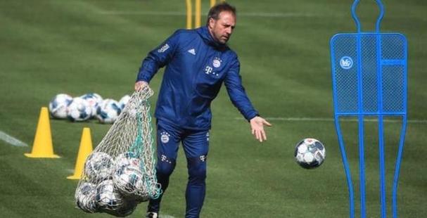 弗里克遭遇执教生涯欧冠主场第二场失利，两次都是对阵巴黎