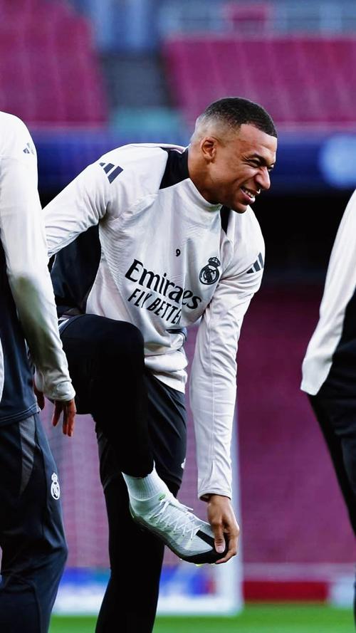 阿拉巴:姆巴佩是世界上最好的球员 我准备好了踢满90分钟