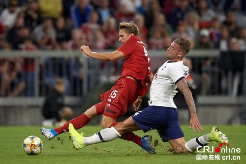 凯尔与科贝尔谈丢球:确实有点滑稽,球在聚勒和安东之间弹来弹去