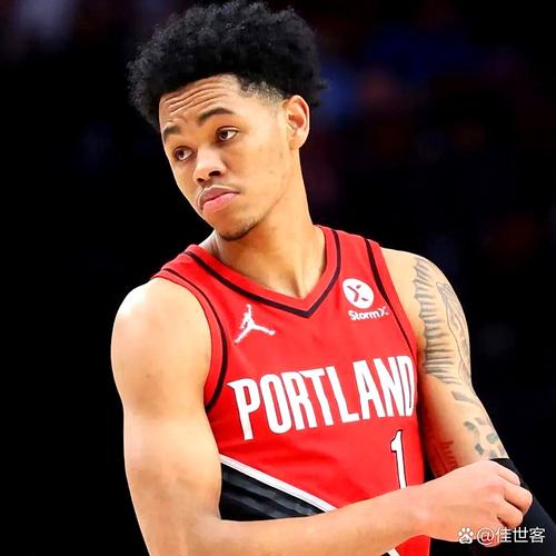 安芬尼-西蒙斯：训练营强度很高 我们正努力熟悉彼此过程很愉快