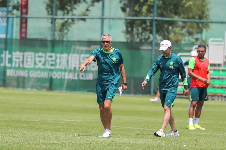 记者:塞蒂恩将球队带得如此涣散 国安不换帅就是不作为