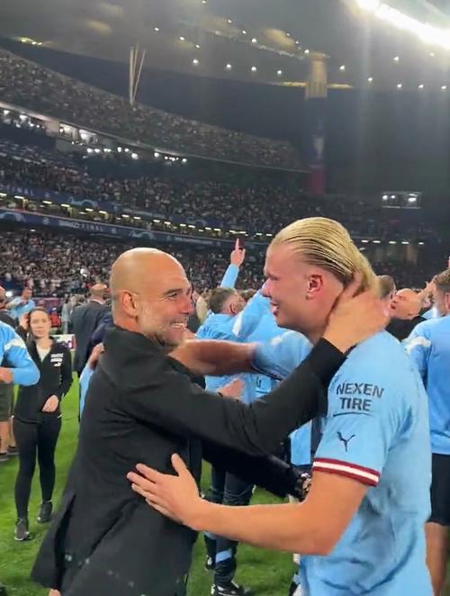 老队友还好吗?哈兰德、南野拓实拥抱寒暄