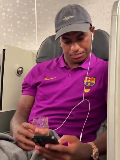 心系老东家!拉什福德社媒晒照,在家收看阿斯顿维拉的欧联比赛