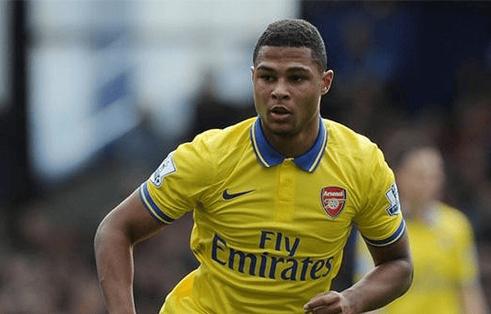 记者：格纳布里愿意降薪留队，他的经纪人和拜仁保持着良好沟通