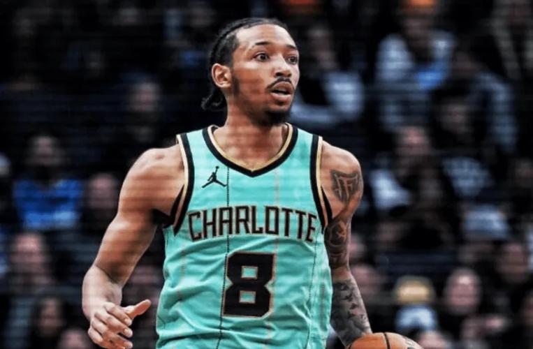 小尼克-史密斯:湖人媒体日球馆里有几百号人 在黄蜂时才20来个