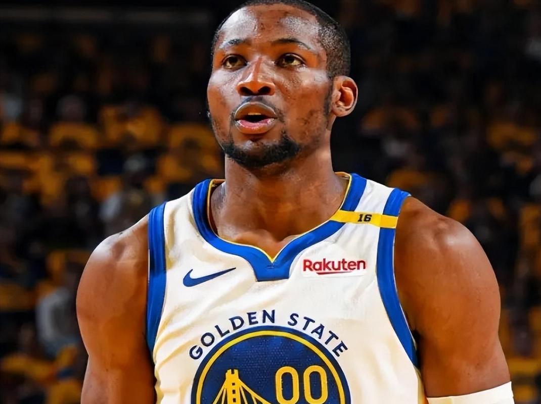 卧不明白!库明加少拿2500万是不想被交易 但又放弃了否决权