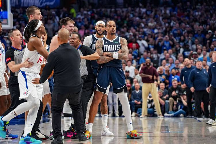 基德：华盛顿撞伤头部但周五可恢复上场 威廉姆斯腿筋拉伤缺席1周