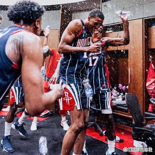 找找手感!76人探花秀埃奇库姆13中4&三分6中1拿到14分6板3助