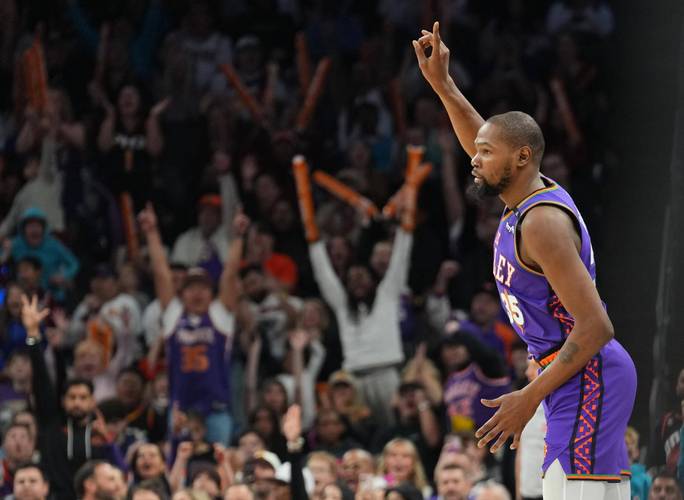 NBA版手势舞！詹库杜领衔众将用手势比出自己是第几个赛季