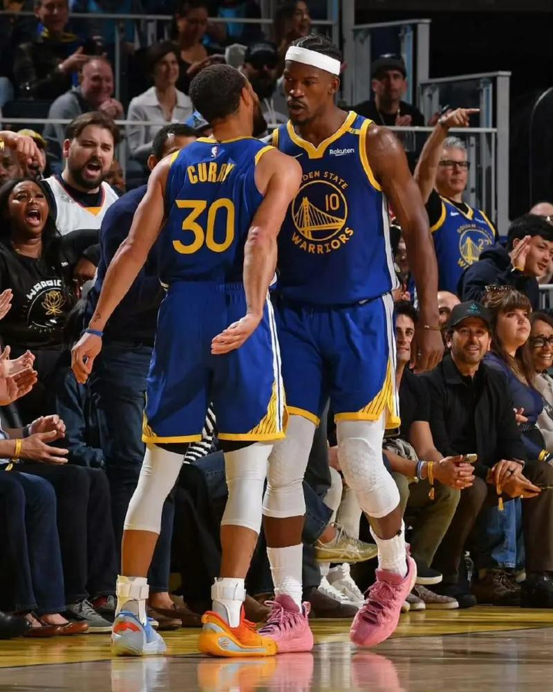 霍福德：格林是我们的领袖 然后库里和巴特勒也是 我会向他们学习