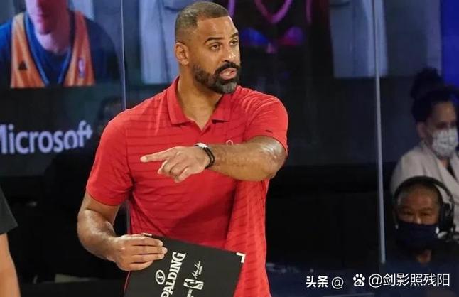 乌度卡:杜兰特一直在指导小贾巴里 后者像海绵般不断汲取经验