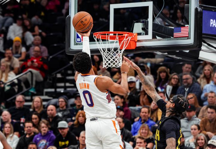 20+分差！布克追身三分轰进 想要3+1裁判没给