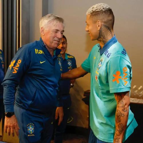 理查利森社媒晒照：很高兴达成250次英超出场，这是我的荣幸！