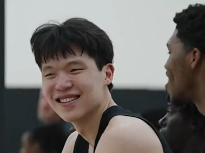 杨瀚森:利拉德和霍勒迪都很和蔼 教了我很多 新赛季不紧张