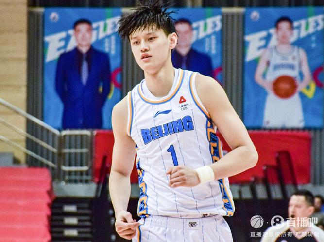 领先40分也未获得出场机会！媒体人：曾凡博本场就没有安排出场