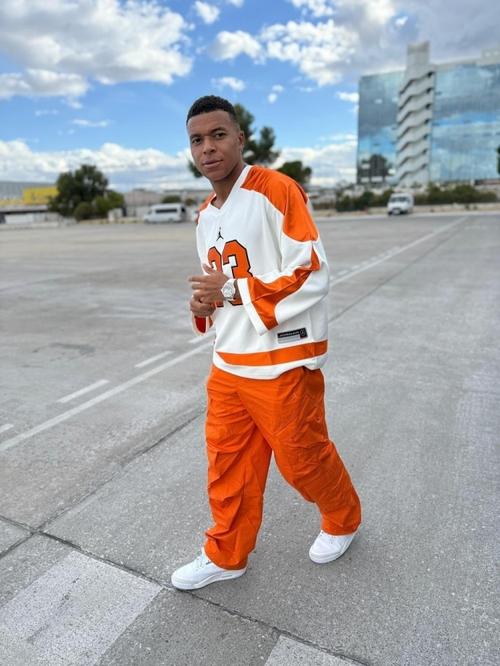 伊桑绝平巴黎!姆巴佩社媒晒弟弟照片:疯狂的剧本,我的明星男孩