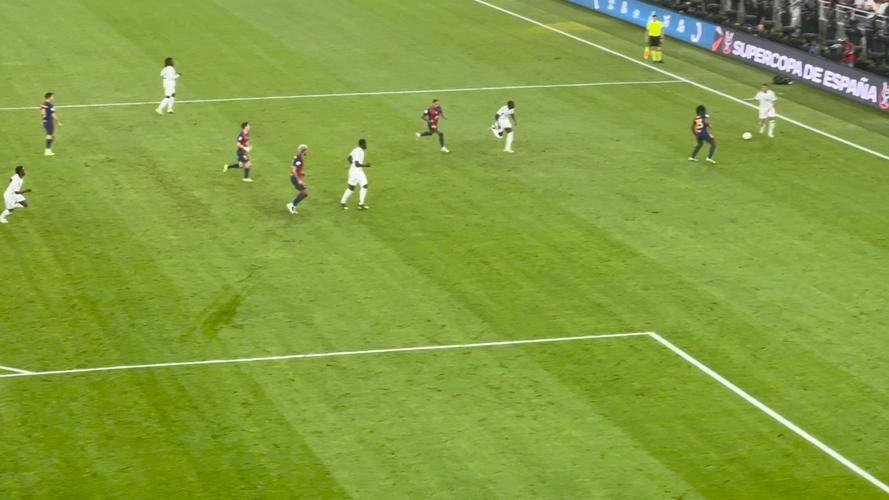 遭塞维狂灌4球!巴尔德:阿劳霍犯规不是点球!巴萨赛季最差比赛