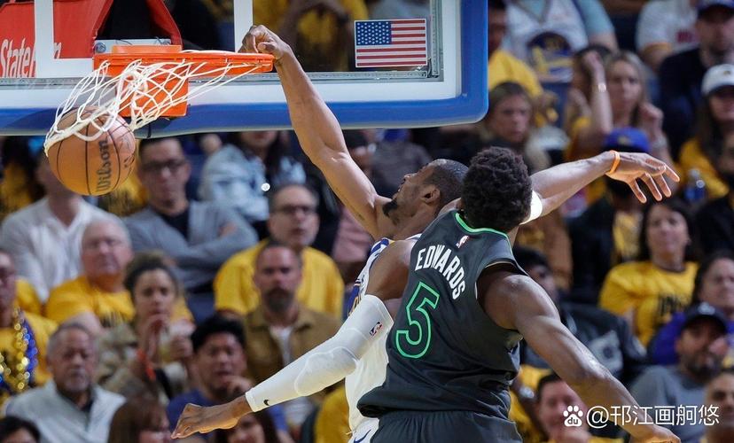 这啥动作啊！库明加突破抽象虚晃躲过艾顿命中上篮