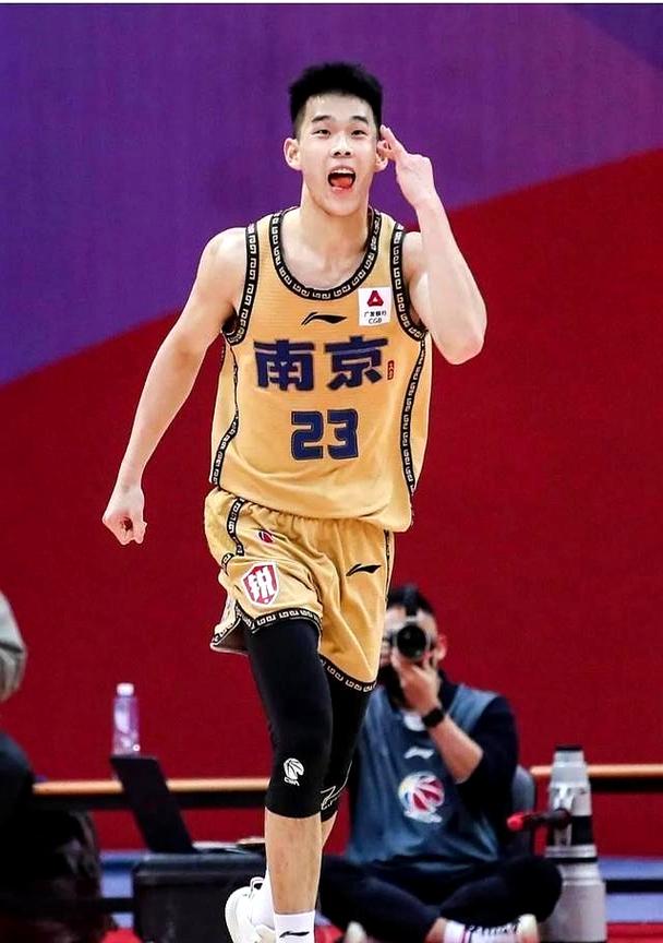 林葳:NCAA的强度跟国际赛场一样 非常快 刚来时适应了一段时间