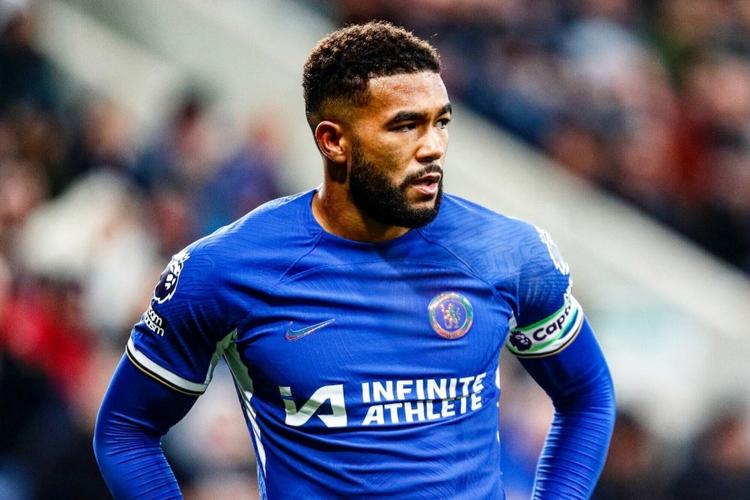 记者：据了解里斯-詹姆斯只是轻微伤病，预计这是短期的