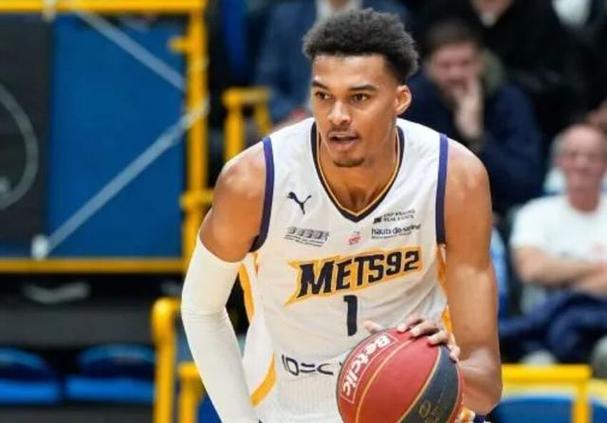 名嘴:若文班等保持健康马刺有很大机会进季后赛 进前六也有戏