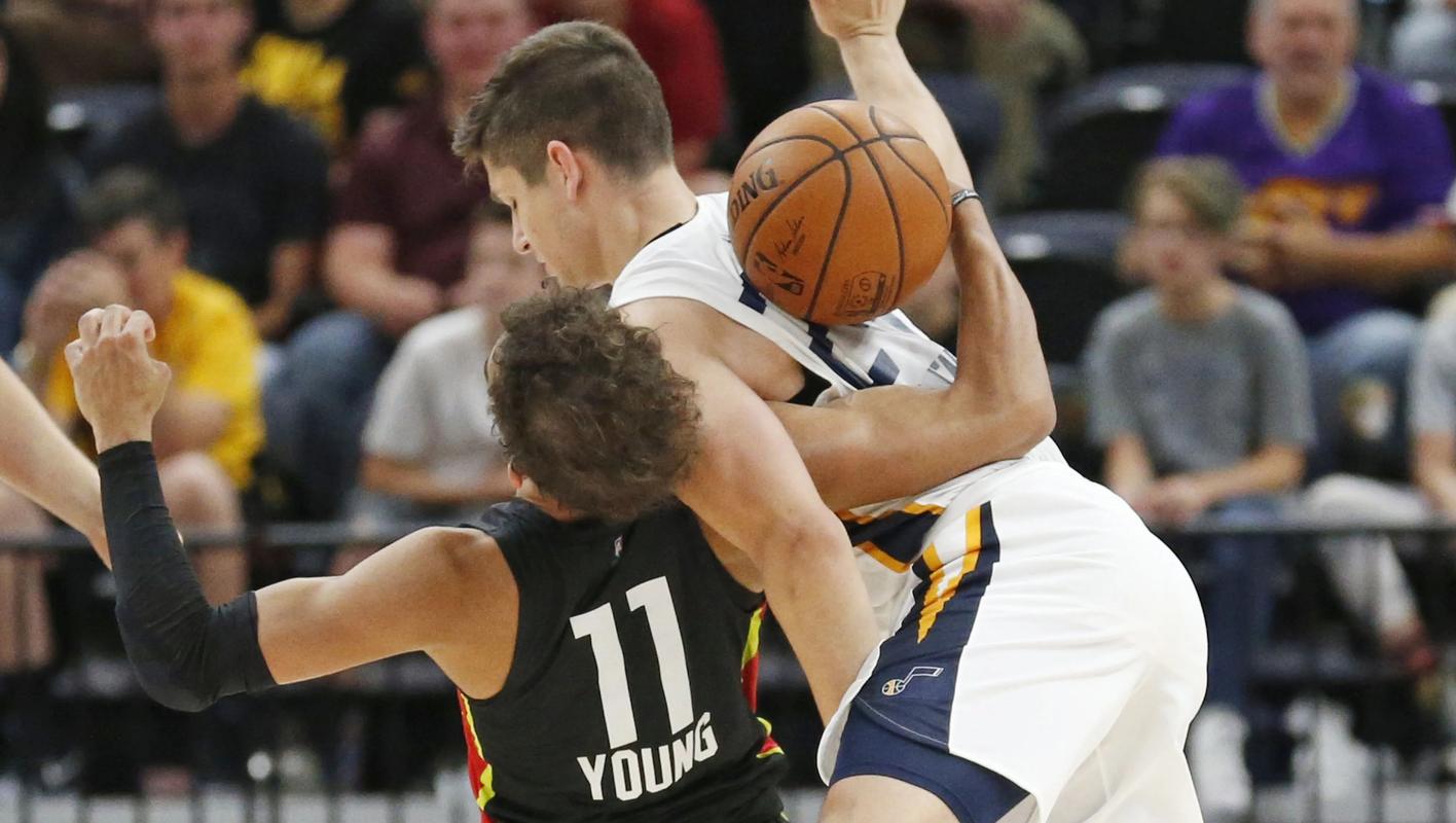 中秋快乐！狄龙与格雷森-阿伦等队友一同品尝月饼💜🧡