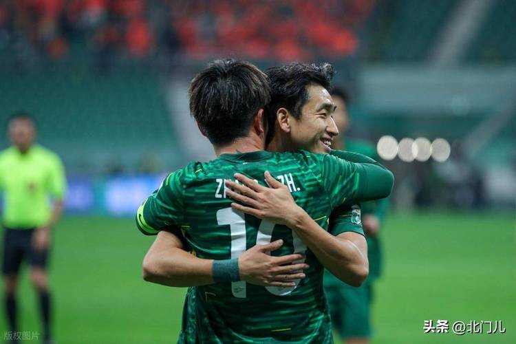 张源去机场送塞蒂恩!后者寄语:会继续看你比赛,给你最好的建议