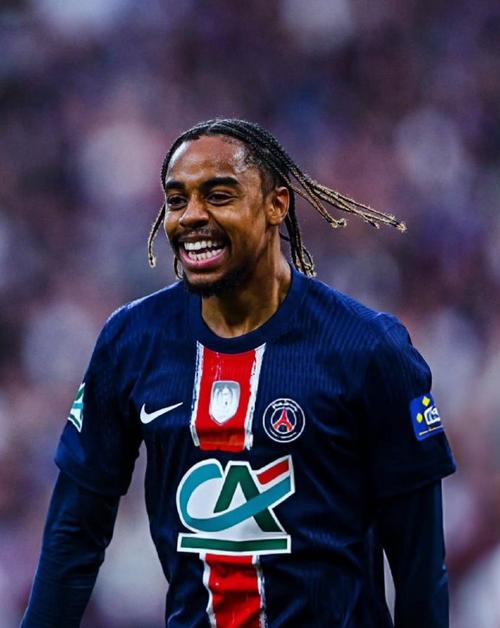 队报:巴尔科拉受伤,巴黎和法国足协再次陷入争执