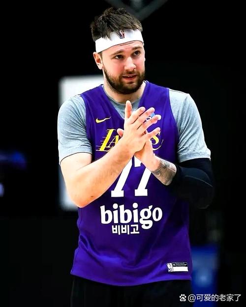 范德比尔特晒湖人训练照 东契奇里夫斯布朗尼悉数出镜 老詹笑嘻嘻