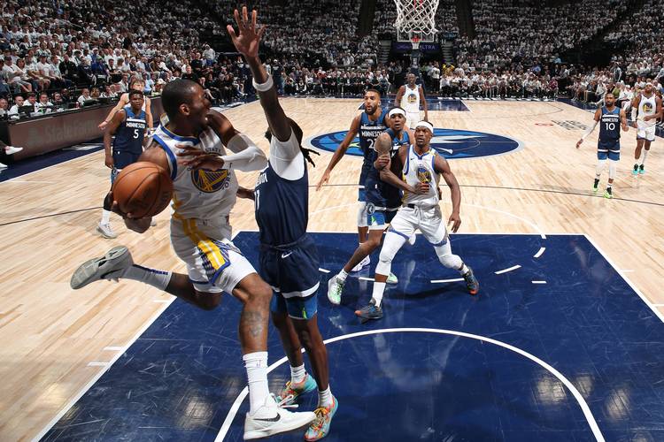 科尔:追梦、巴特勒与库明加同时上 场上空间存在明显问题!