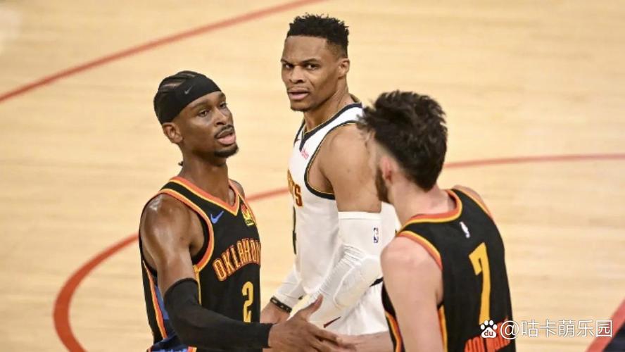 科尔:霍福德会进入小球先发阵容 我现在非常关注替补球员的表现