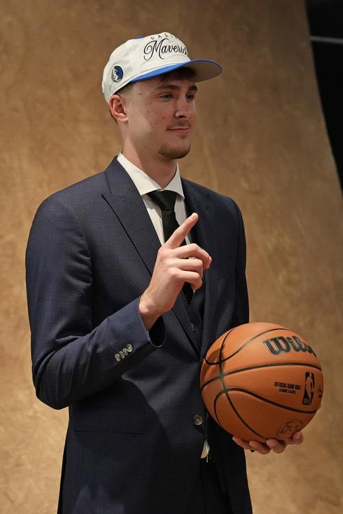 克里斯蒂:弗拉格传球很棒能应对压力 他完全适应NBA的节奏