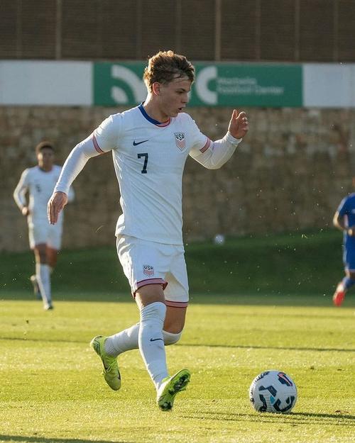 记者:U20小将莱西、塞缪尔、坎贝尔参加英格兰队今日训练