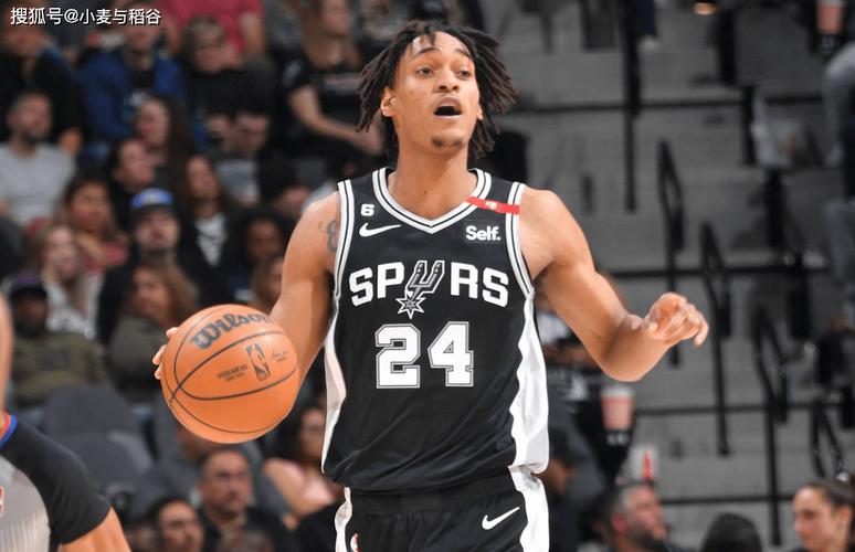 稳定发挥！瓦塞尔半场8中3拿到8分6篮板2助攻 正负值+9