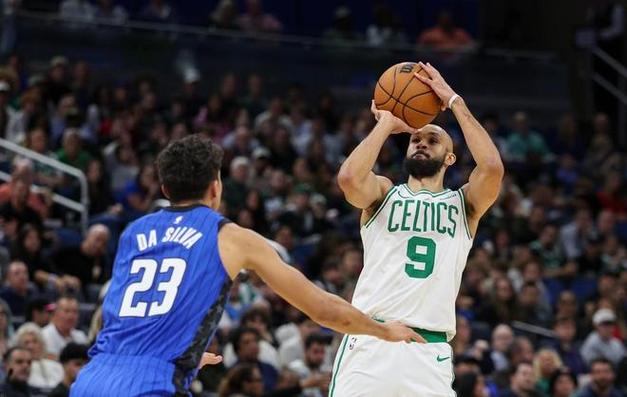 还需要找手感!怀特半场13中4&三分8中1拿到9分3板9助1断2帽