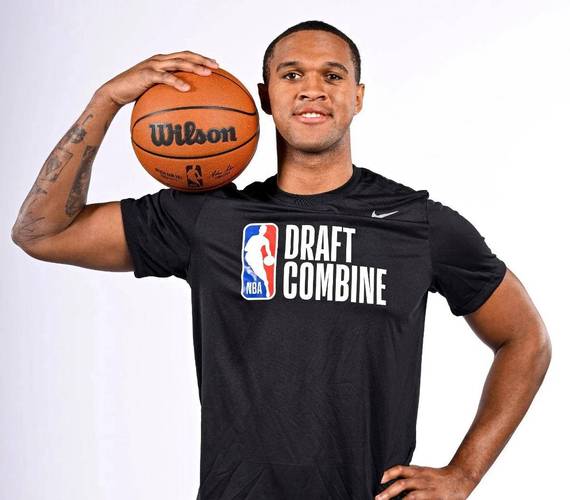 此前被湖人裁掉!黄蜂官宣签下NCAA得分王埃里克-狄克逊