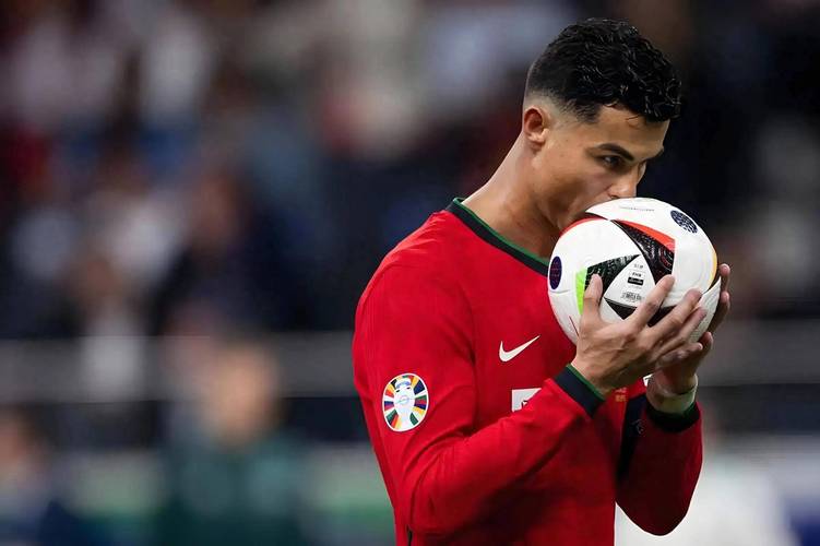 葡萄牙主帅：C罗的特别在于对胜利的渴望，他总能让自己发挥作用