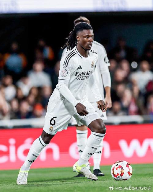 改踢左后卫？队报：法国中场竞争激烈，卡马文加面临改位置的抉择