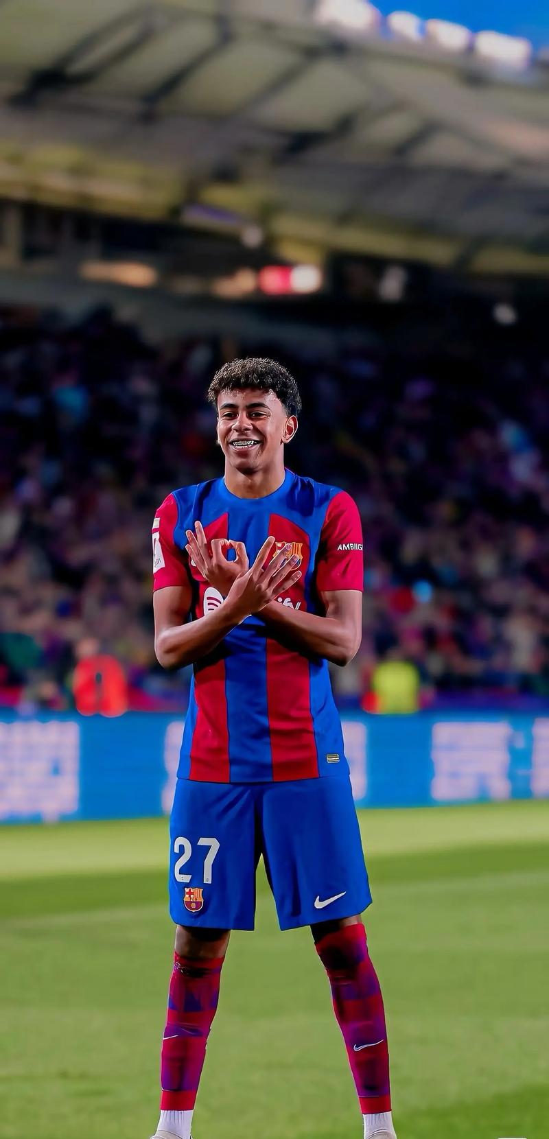 什琴斯尼:亚马尔延续势头将成为世界最佳 愿将经验传授给新人