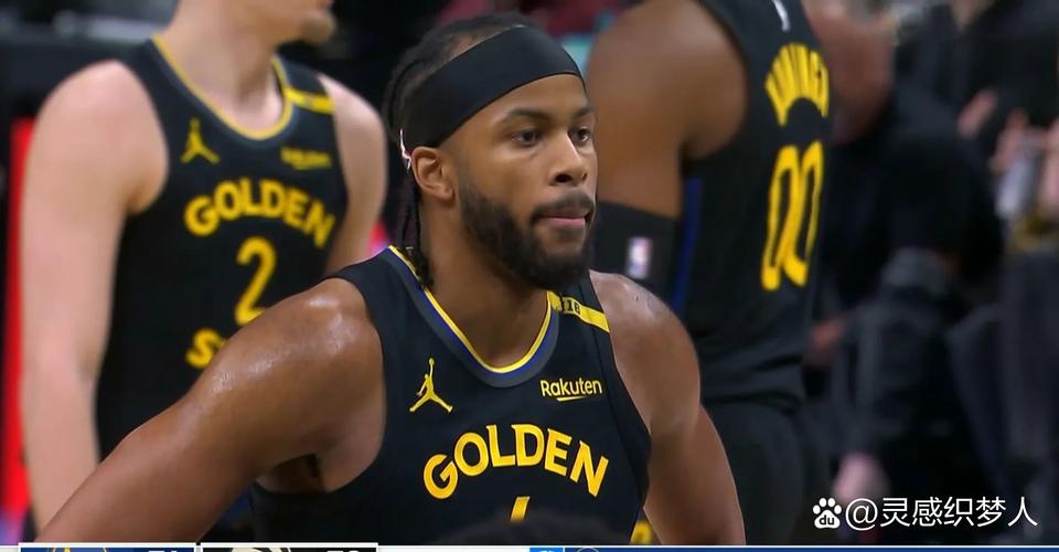 不稳定!穆迪12中4得10分4板1助1断1帽 有3个前场板很积极