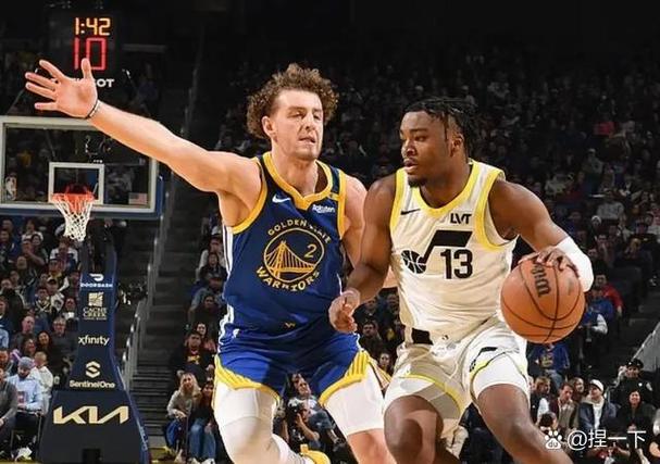 勇士呢?上支有4位35岁以上首发的球队是2000年爵士 取得53胜29负