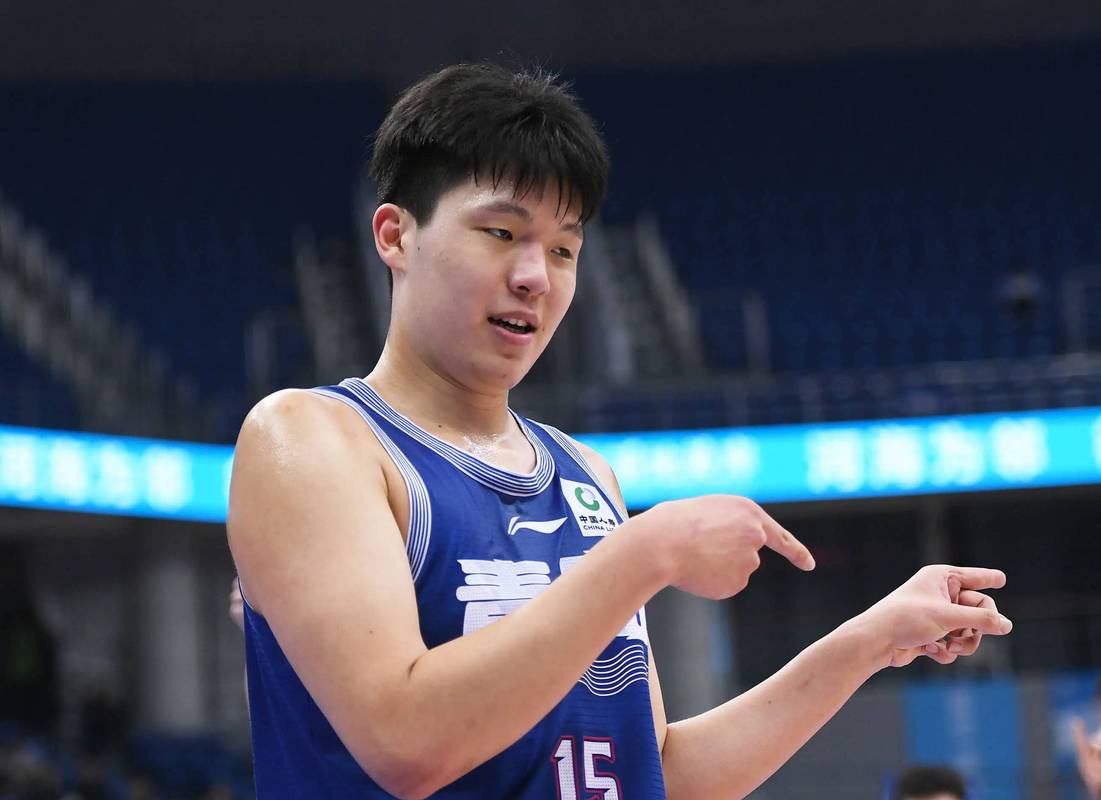 媒体人:杨瀚森在CBA形成的移动掩护坏习惯 在最后时刻暴露出来