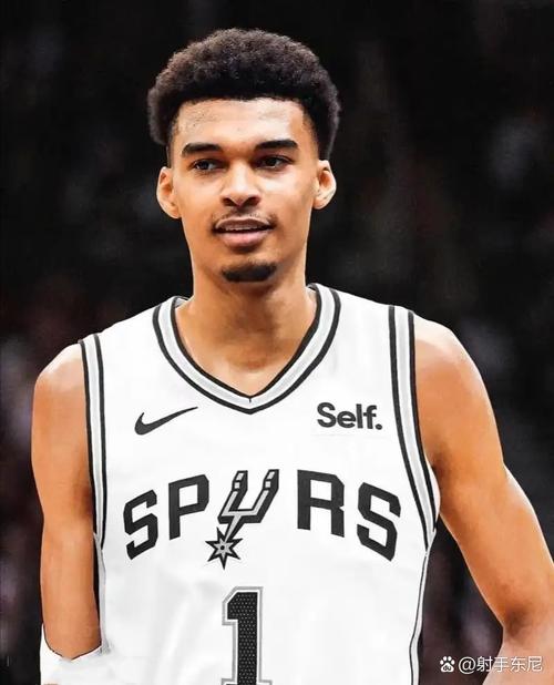 名嘴:本以为文班亚马的身体无法变得强壮 现在来看确实变了