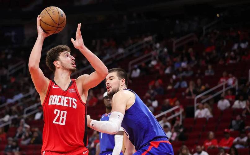 乌度卡：申京一直是那种能传球的球员 他现在决策更快了