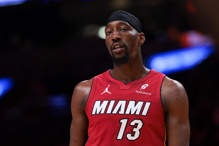 小卡:继续围绕防守体系打磨 季前赛本质上和训练差不多