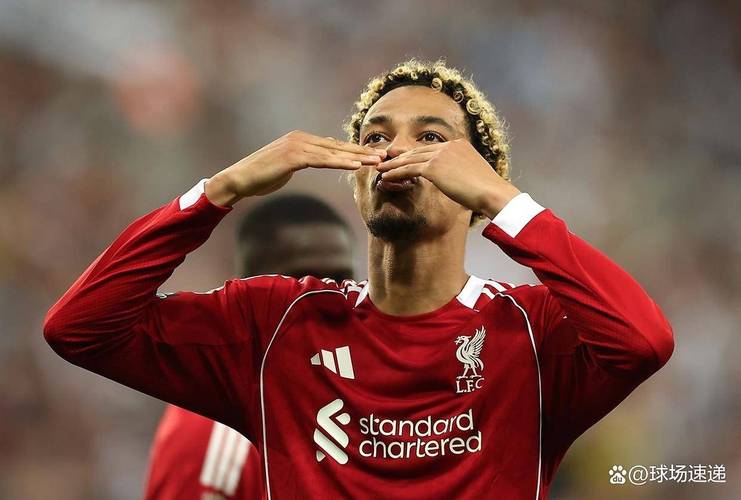 埃基蒂克：我很久没和姆巴佩一起踢球了，未来我们配合会更好