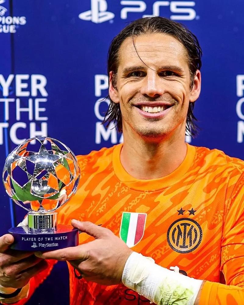 国米有意后卫穆哈雷莫维奇，萨索洛总监：有几家俱乐部询问过他