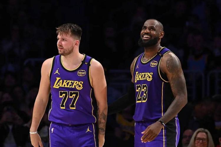 湖记:关于詹姆斯退役的问题 东契奇和里夫斯还没有问过其本人