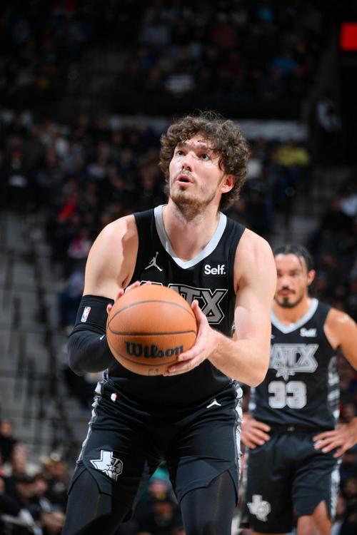 稀碎!爵士VS马刺全场共79次罚球 爵士37罚34中&马刺42罚33中