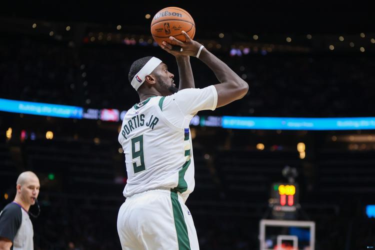 波蒂斯:我很欣赏特纳的领导力 他求胜欲很强很庆幸他在我们队里